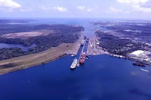 Reduction in daily ship traffic through the Panama Canal